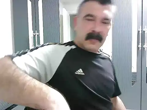 Snapshot of meroglu45 chatting on 10-20-25, 06:19 meroglu45 online show from 10-20-25, 06:19