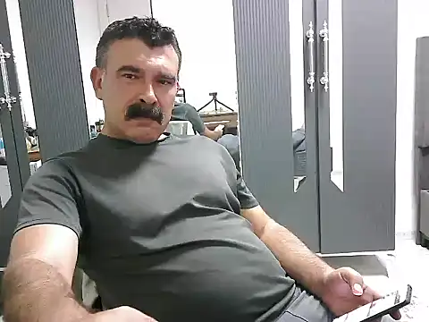 Snapshot of meroglu45 chatting on 10-15-25, 06:05 meroglu45 online show from 10-15-25, 06:05
