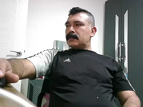 Snapshot of meroglu45 chatting on 10-19-25, 02:20 meroglu45 online show from 10-19-25, 02:20