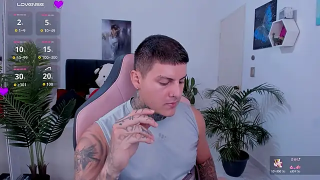 Snapshot of dirty_boy0 chatting on 10-17-25, 04:53 dirty boy0 online show from 10-17-25, 04:53