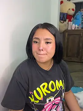 Snapshot of Mellani_luod chatting on 05-20-26, 03:47 Mellani luod online show from 05-20-26, 03:47