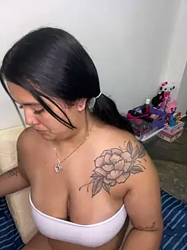 Snapshot of Mellani_luod chatting on 04-23-26, 03:13 Mellani luod online show from 04-23-26, 03:13