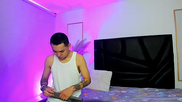 AnnieAndLeandro online show from 12-05-25, 08:28