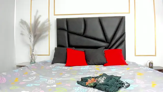 AnnieAndLeandro online show from 12-22-25, 07:14