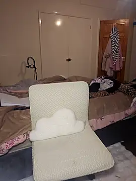 LucyMiax online show from 12-14-25, 08:09