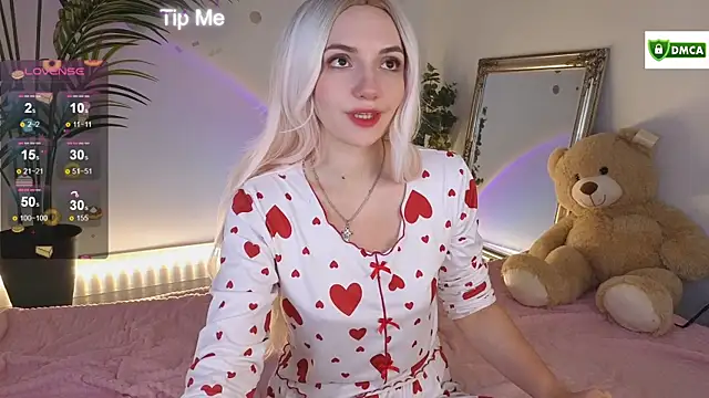 cute cake online show from 11-26-25, 07:52