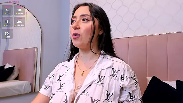 JuliethCruz  online show from 03-12-26, 05:39