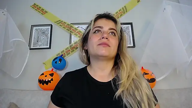 Sweet Bella Valery online show from 10-30-25, 10:06