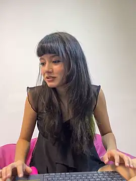 Snapshot of AnaisXoXo chatting on 10-19-25, 11:29 AnaisXoXo online show from 10-19-25, 11:29