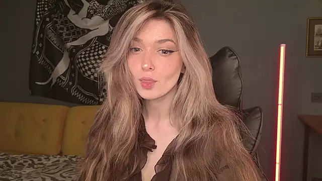 Snapshot of BellaSink chatting on 06-01-26, 02:45 BellaSink online show from 06-01-26, 02:45