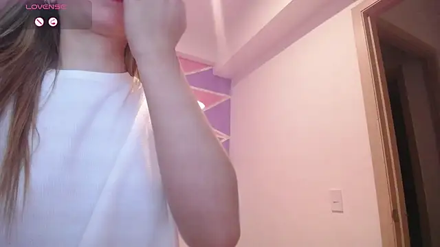 lizzysnow  1 online show from 10-22-25, 01:05