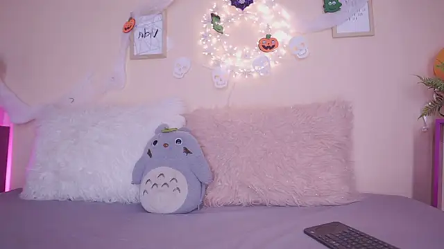 Meggie  online show from 10-28-25, 11:14