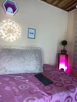 Meggie  online show from 11-14-25, 11:41