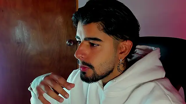 maximo black  online show from 10-31-25, 03:30