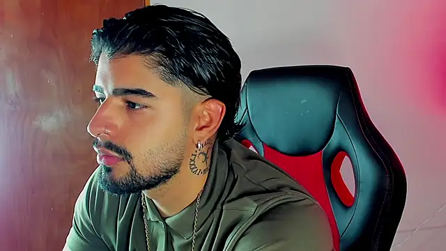 maximo black  online show from 10-30-25, 11:45