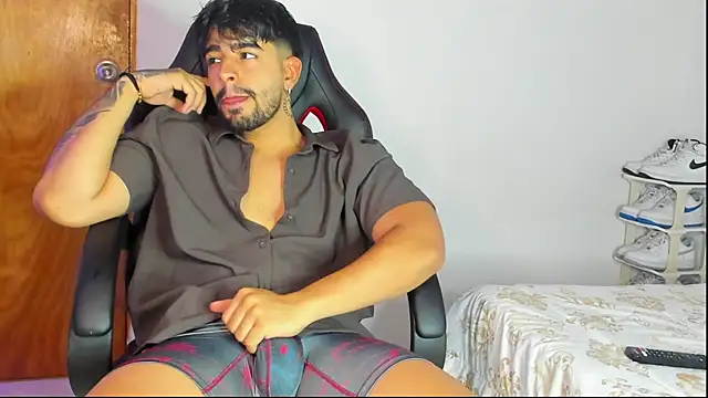 maximo black  online show from 11-26-25, 08:42