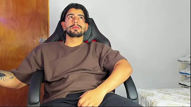 maximo black  online show from 11-19-25, 10:21