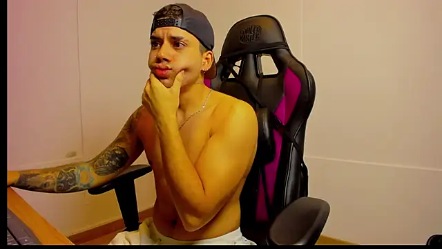 Mike montoya01 online show from 12-04-25, 10:20