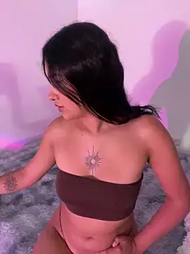 Snapshot of Emilux_ chatting on 04-06-26, 06:20 Emilux online show from 04-06-26, 06:20