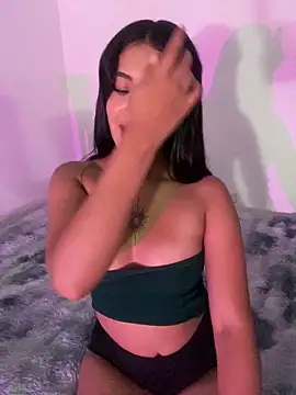 Snapshot of Emilux_ chatting on 04-05-26, 06:14 Emilux online show from 04-05-26, 06:14