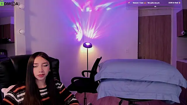 Snapshot of Mikeyvioleta_ chatting on 05-08-26, 09:24 Mikeyvioleta online show from 05-08-26, 09:24