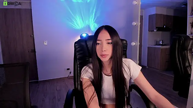 Snapshot of Mikeyvioleta_ chatting on 02-06-26, 04:52 Mikeyvioleta online show from 02-06-26, 04:52