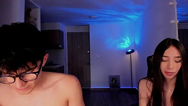 Mikeyvioleta  online show from 01-10-26, 08:26