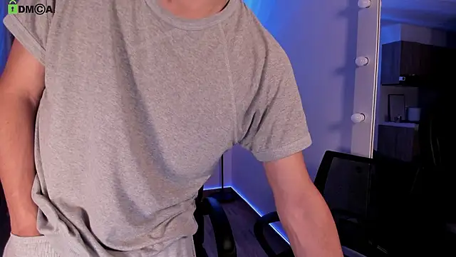 Snapshot of Mikeyvioleta_ chatting on 03-04-26, 10:34 Mikeyvioleta online show from 03-04-26, 10:34