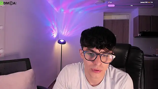 Snapshot of Mikeyvioleta_ chatting on 06-03-26, 02:33 Mikeyvioleta online show from 06-03-26, 02:33