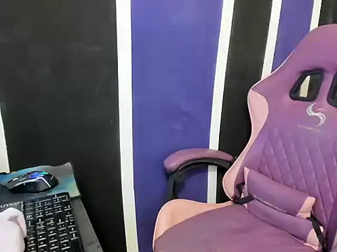 Snapshot of scarleth18 chatting on 02-25-26, 09:14 scarleth18 online show from 02-25-26, 09:14