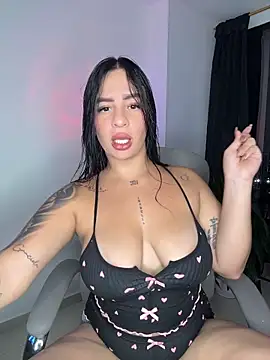 Emily Kurth23 online show from 11-21-25, 12:20