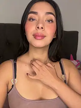 MiaSofia   online show from 12-17-25, 05:12