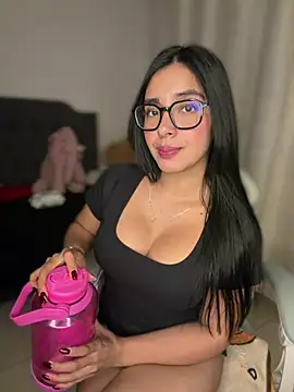 MiaSofia   online show from 05-04-26, 05:55