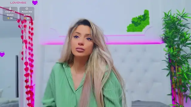 Snapshot of AriannaSins chatting on 03-18-25, 07:55 AriannaSins online show from 03-18-25, 07:55