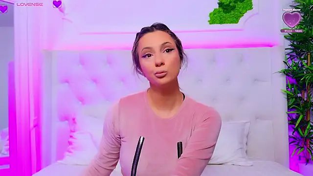 Snapshot of AriannaSins chatting on 02-06-26, 01:51 AriannaSins online show from 02-06-26, 01:51