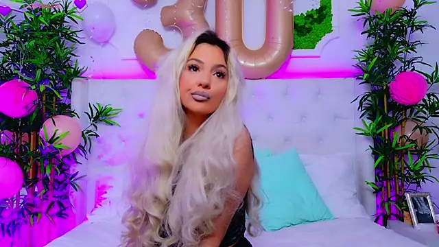 Snapshot of AriannaSins chatting on 09-10-25, 01:21 AriannaSins online show from 09-10-25, 01:21