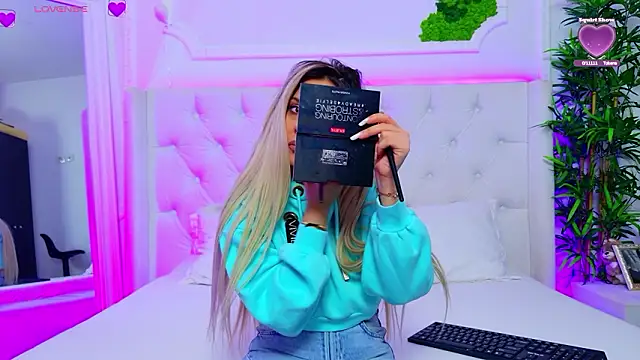 Snapshot of AriannaSins chatting on 02-02-26, 12:59 AriannaSins online show from 02-02-26, 12:59