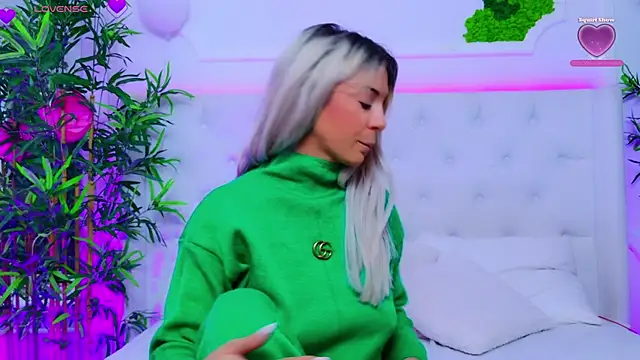 Snapshot of AriannaSins chatting on 09-30-25, 12:22 AriannaSins online show from 09-30-25, 12:22