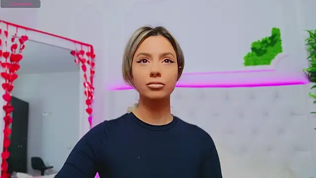 Snapshot of AriannaSins chatting on 02-28-25, 04:20 AriannaSins online show from 02-28-25, 04:20