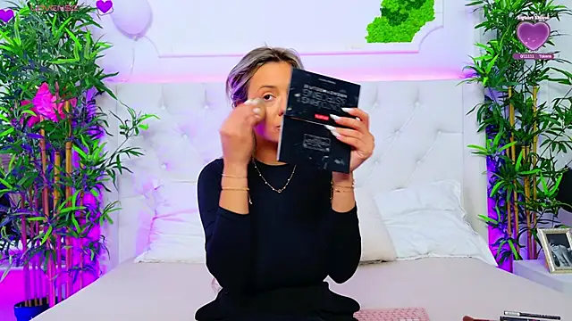 Snapshot of AriannaSins chatting on 10-07-25, 02:51 AriannaSins online show from 10-07-25, 02:51