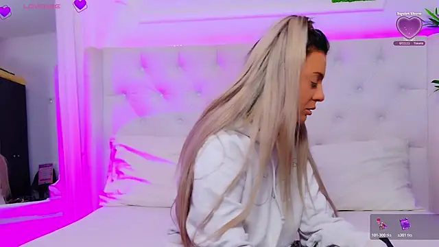 Snapshot of AriannaSins chatting on 02-24-26, 01:23 AriannaSins online show from 02-24-26, 01:23