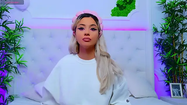 Snapshot of AriannaSins chatting on 10-01-25, 12:31 AriannaSins online show from 10-01-25, 12:31