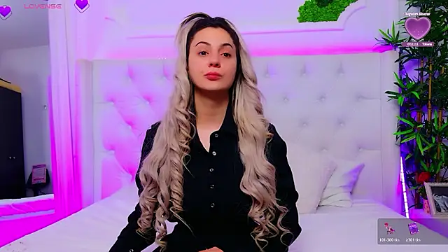 Snapshot of AriannaSins chatting on 02-25-26, 01:22 AriannaSins online show from 02-25-26, 01:22