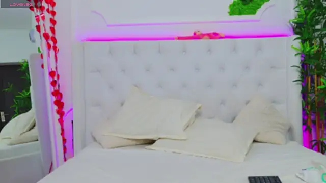 Snapshot of AriannaSins chatting on 02-26-25, 05:10 AriannaSins online show from 02-26-25, 05:10