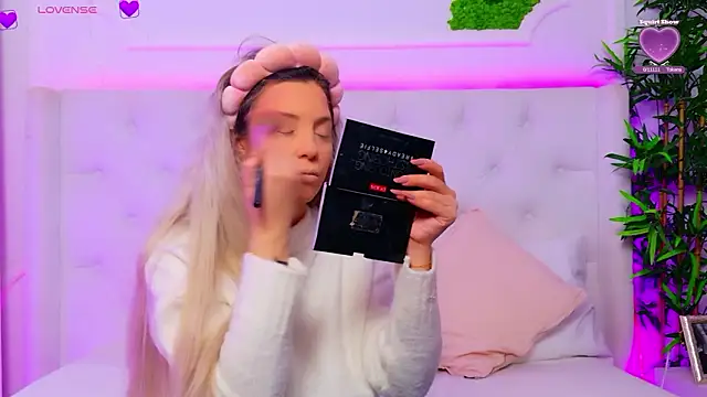 Snapshot of AriannaSins chatting on 02-09-26, 01:31 AriannaSins online show from 02-09-26, 01:31