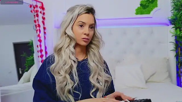 Snapshot of AriannaSins chatting on 03-04-25, 01:17 AriannaSins online show from 03-04-25, 01:17