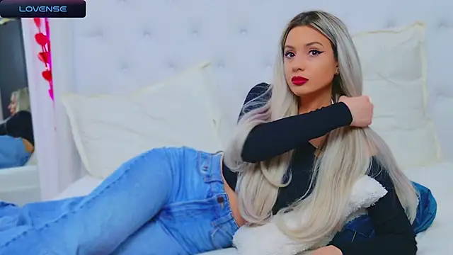 Snapshot of AriannaSins chatting on 02-20-25, 04:47 AriannaSins online show from 02-20-25, 04:47