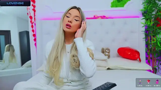 Snapshot of AriannaSins chatting on 02-24-25, 01:10 AriannaSins online show from 02-24-25, 01:10