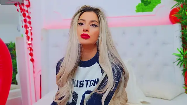 Snapshot of AriannaSins chatting on 02-15-25, 01:53 AriannaSins online show from 02-15-25, 01:53