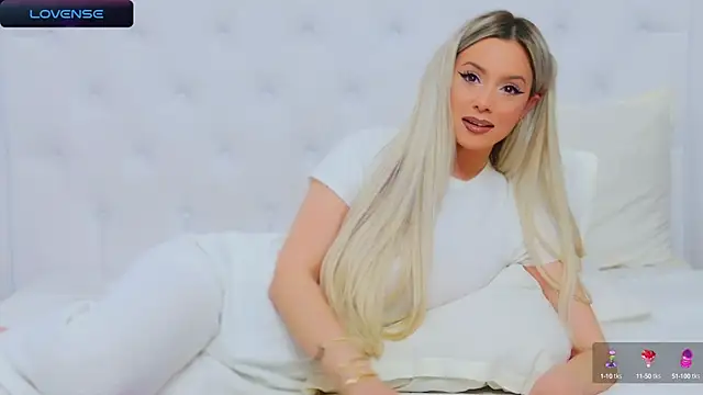 Snapshot of AriannaSins chatting on 02-24-25, 07:19 AriannaSins online show from 02-24-25, 07:19